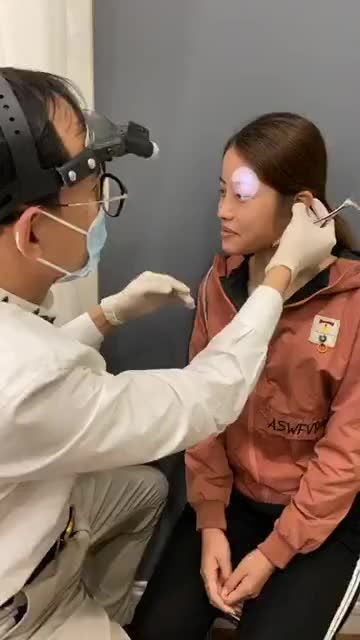 Cùng Bác sĩ Khải trực tiếp thăm khám dáng mũi cấu trúc sau 10 ngày cho khách hàng