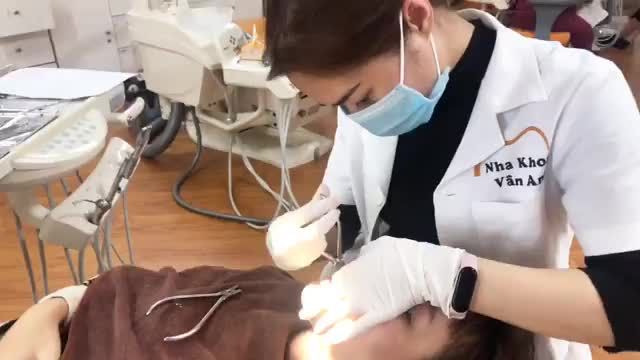 BUNG LỤA CHO KHÁCH HÀNG SAU NIỀNG RĂNG KHẤP KHỂNH