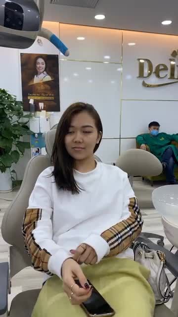 Khách hàng phản hồi sau 1 năm thực hiện thẩm mỹ 20 răng sứ HT Smile
