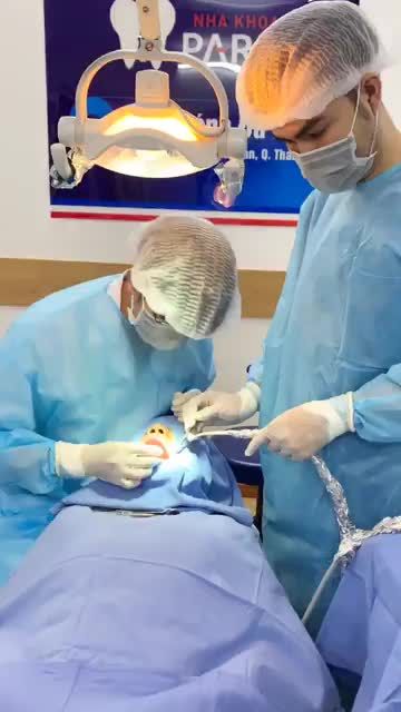 CẤY GHÉP 2 TRỤ IMPLANT TẠI NHA KHOA PARIS ĐÀ NẴNG