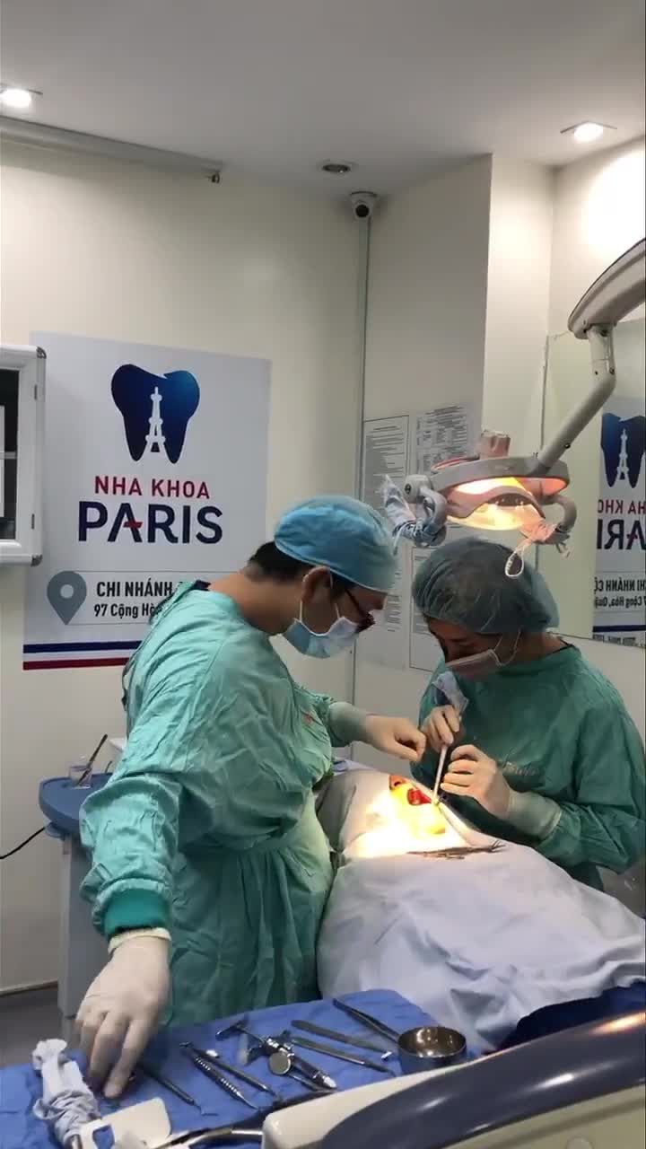 CẮM 2 TRỤ IMPLANT DETINUM KOREA TẠI NHA KHOA PARIS 97, CỘNG HOÀ (TP HCM)