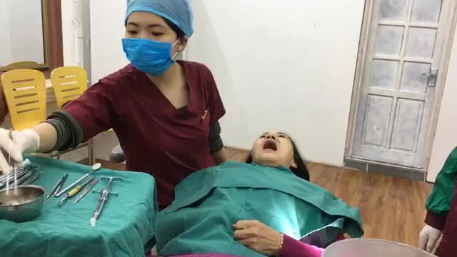 TRỒNG 2 CHÂN RĂNG NHÂN TẠO IMPLANT CHO CÔ TIÊU TẠI NHA KHOA THÙY ANH