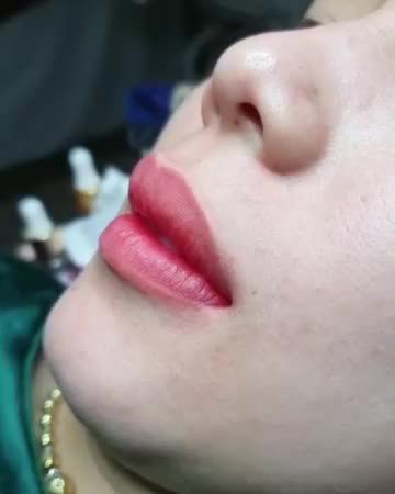 Làm đẹp chuẩn bị bung lụa đón năm mới nào chị em Mời khách hàng cùng theo dõi phun môi màu đỏ cam siêu xinh tại Dr.Hải Lê