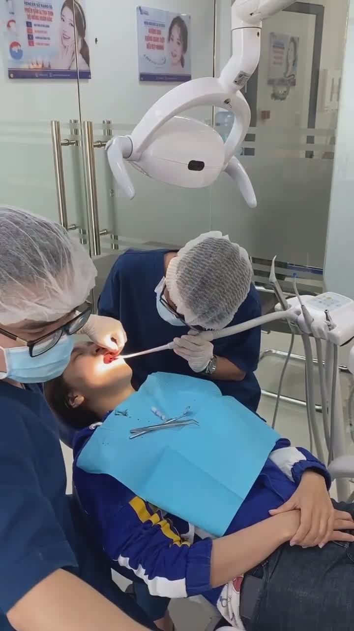 Nhổ răng khôn và 3 răng sâu cùng lúc tại Paris Bình Dương