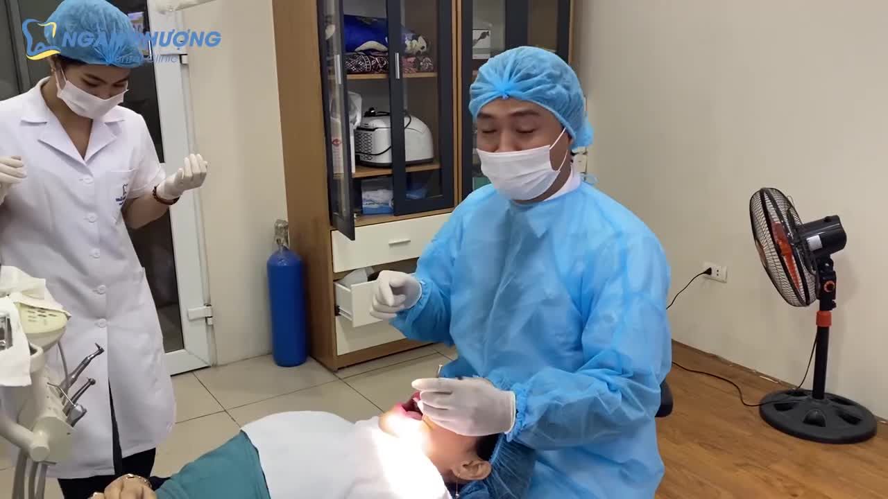 CẬN CẢNH QUÁ TRÌNH PHỤC HÌNH RĂNG BỊ MẤT BẰNG PHƯƠNG PHÁP CẮM IMPLANT