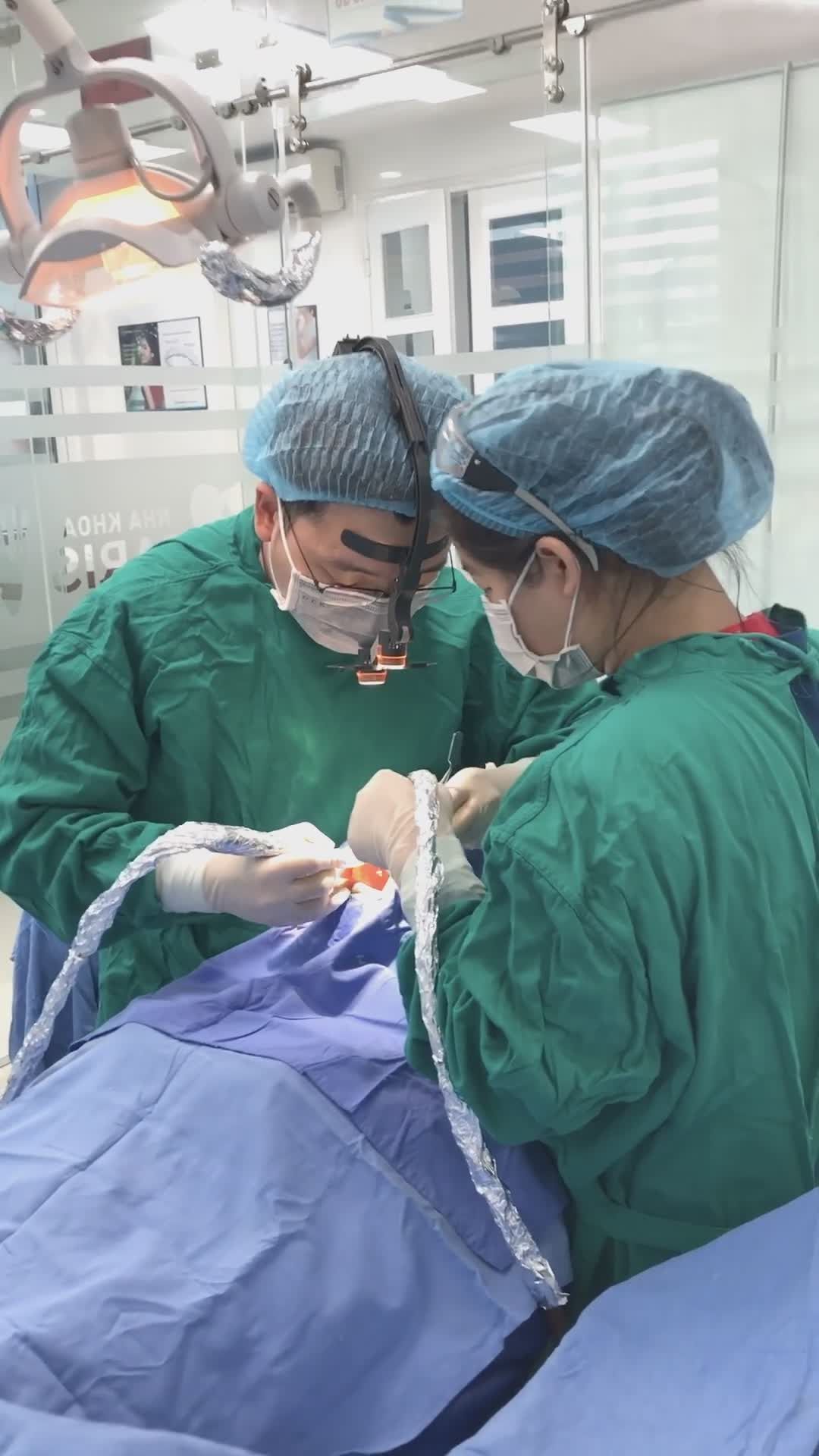 THỰC HIỆN CẮM 01 TRỤ IMPLANT CHO KH HƯƠNG GIANG (1991 - HÀ NỘI)