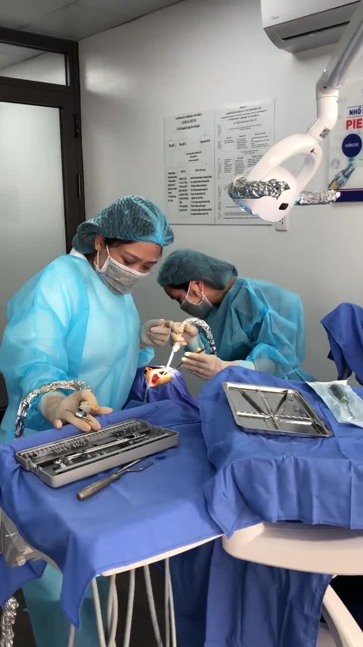 CA TRỒNG RĂNG KHÓ "KINH ĐIỂN" DO TS. LAURENT TRÂM THỰC HIỆN