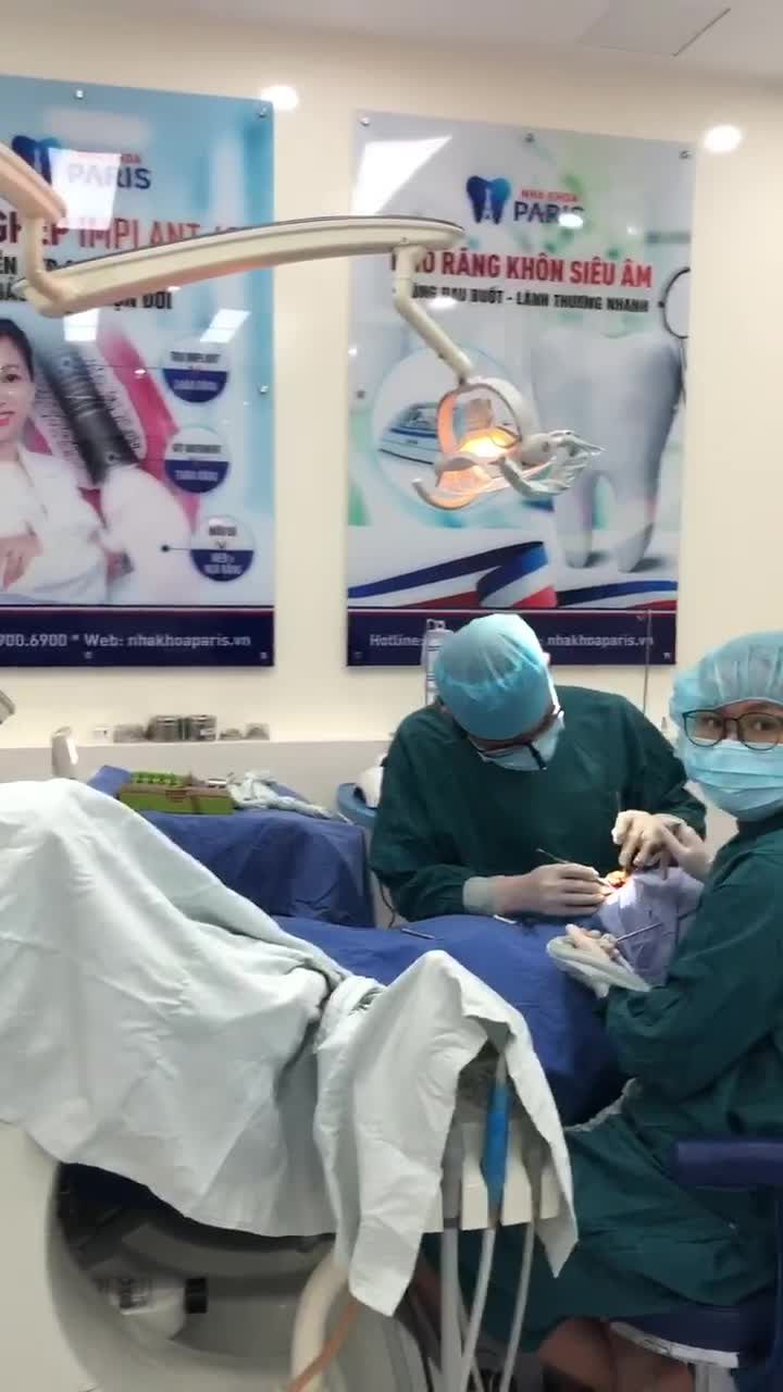 CẤY 4 TRỤ IMPLANT DENTIUM VÀ GHÉP MÀNG XƯƠNG TẠI NHA KHOA PARIS 87 NGUYỄN THÁI HỌC, TP HCM
