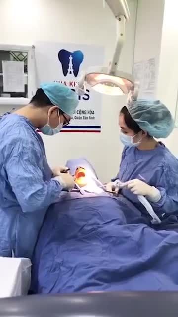 CẤY GHÉP TRỤ IMPLANT STRAUMAN TẠI NHA KHOA PARIS 97 CỘNG HOÀ.