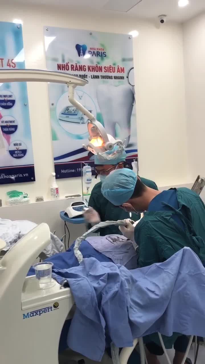 Khách hàng Lê Thị Quỳnh Nga. sn 1961, sống tại Vũng Tàu thực hiện cắm 1 trụ implant Dentium Mỹ do BS Nhật Anh thực hiện