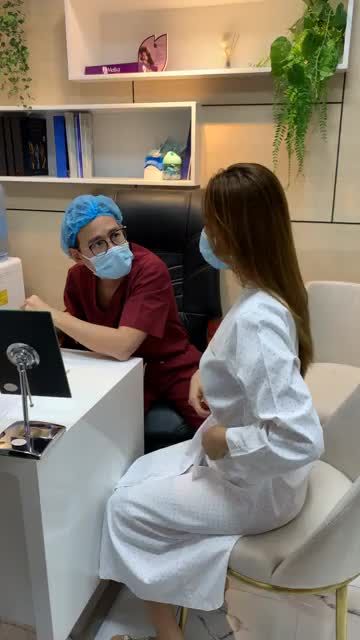 Tư vấn trực tiếp cho khách hàng hút mỡ vòng 2