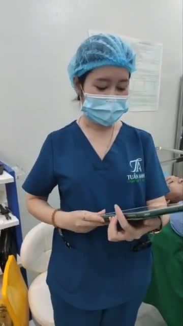 CẮT MÍ CHO KHÁCH HÀNG NAM GIỚI.