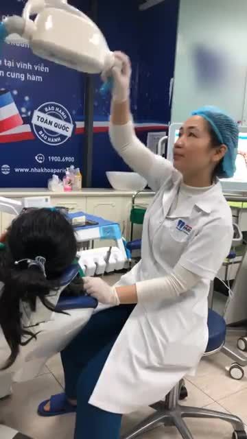 khách hàng Tố Tố thực hiện dịch vụ scan khay trong
