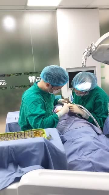 CẤY GHÉP 01 TRỤ IMPLANT TẠI NHA KHOA PARIS 12 THÁI THỊNH, HN