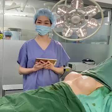 Ngực đẹp mê ly xóa bỏ tuổi tác