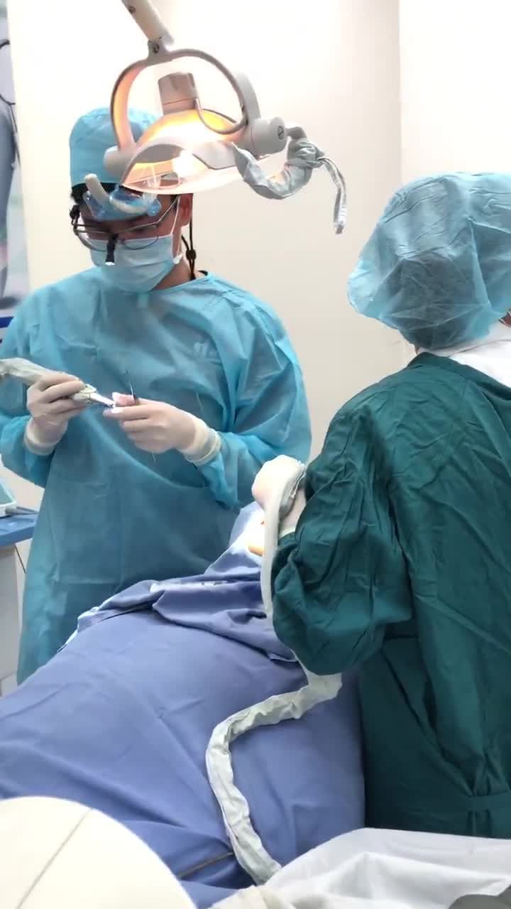 CẬN CẢNH QUY TRÌNH PHẪU THUẬT CẮM IMPLANT CÙNG TS.BS ĐÀM NGỌC TRÂM