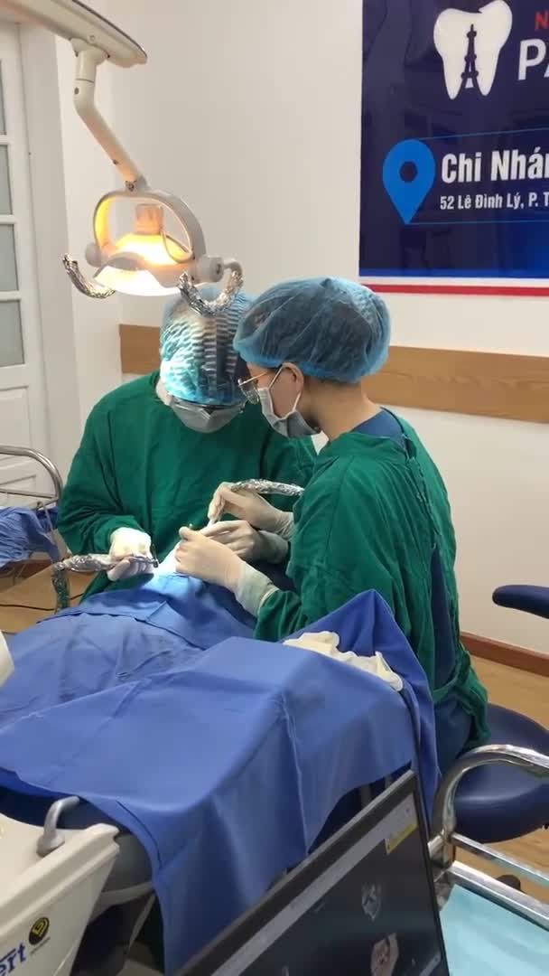 CẤY GHÉP 01 TRỤ IMPLANT THỤY SỸ TẠI NHA KHOA PARIS ĐÀ NẴNG