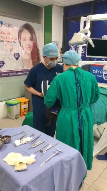 Cận cảnh khách hàng Nguyễn Thị Bích Thủy (sn 1967) vừa thực hiện xong cắm 3 trụ implant Dentium Hàn Quốc.