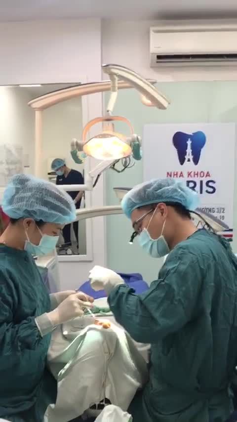 GHÉP XƯƠNG VÀ CẤY 2 TRỤ IMPLANT HÀN QUỐC TẠI NHA KHOA PARIS 179C, ĐƯỜNG 3/2, TP HCM