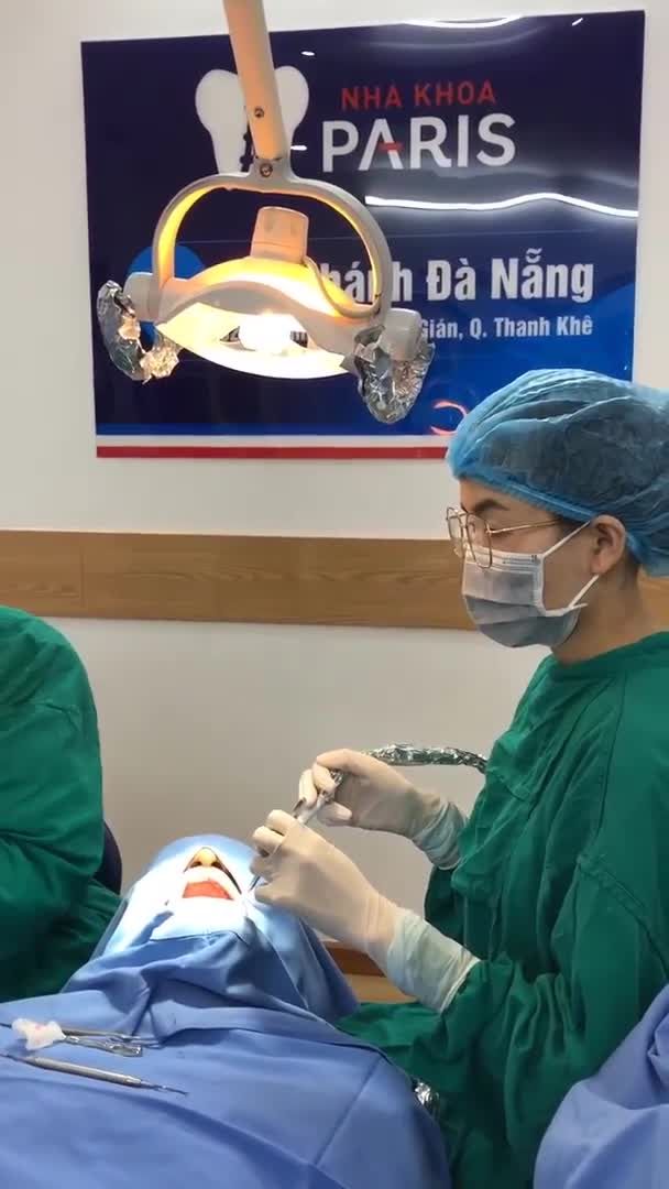 CẮM 01 TRỤ IMPLANT HÀN QUỐC TẠI NHA KHOA PARIS ĐÀ NẴNG