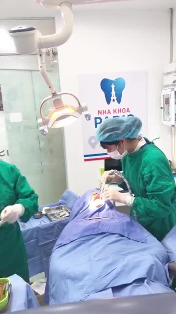 BS HIỆP CẮM 01 TRỤ IMPLANT TẠI NHA KHOA PARIS 39 QUANG TRUNG, HÀ NỘI