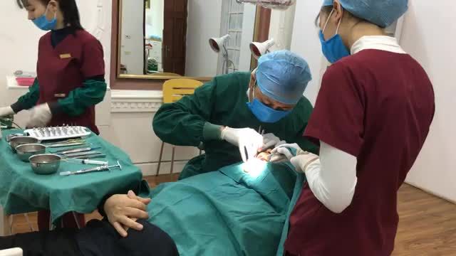 Trồng Implant răng số 46 cho anh Trường sau 3 năm mất răng tại nha khoa Thùy Anh để "ĂN NGON - ĐÓN TẾT".