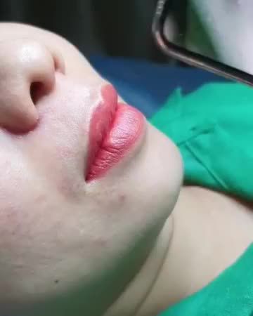 Phun môi Babylips nhìn là thích, ngắm là mê, màu môi chuẩn Hottrend, đẹp 24/7. Đừng bỏ lỡ!