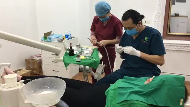 Lắp răng implant cho chị khách hàng tại nha khoa Thuỳ Anh.