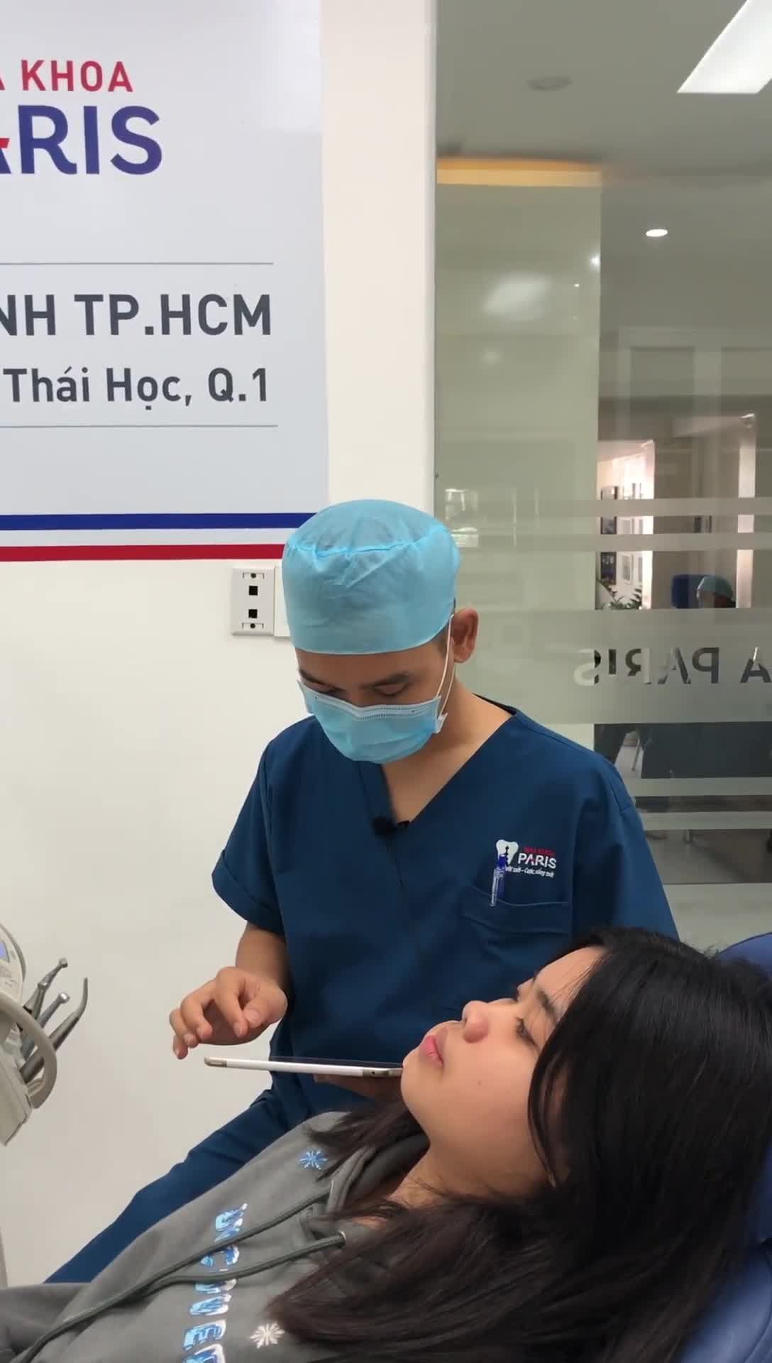 khách hàng Nguyễn Phạm Tuyết Phương đến từ Tiền Giang, lựa chọn mắc cài kim loại thường do bác sĩ Thành tư vấn tại chi nhánh Nguyễn Thái Học