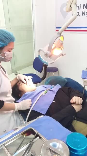 KHÁCH HÀNG THỰC HIỆN LIỆU TRÌNH CHỈNH NHA MẮC CÀI KIM LOẠI THƯỜNG VÀ CẮM 2 MINIVIS HÀM DƯỚI