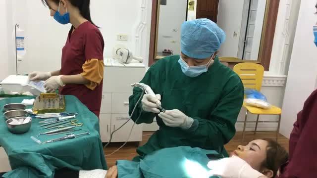 Trồng chân răng nhân tạo răng số 47 cho chị Bình