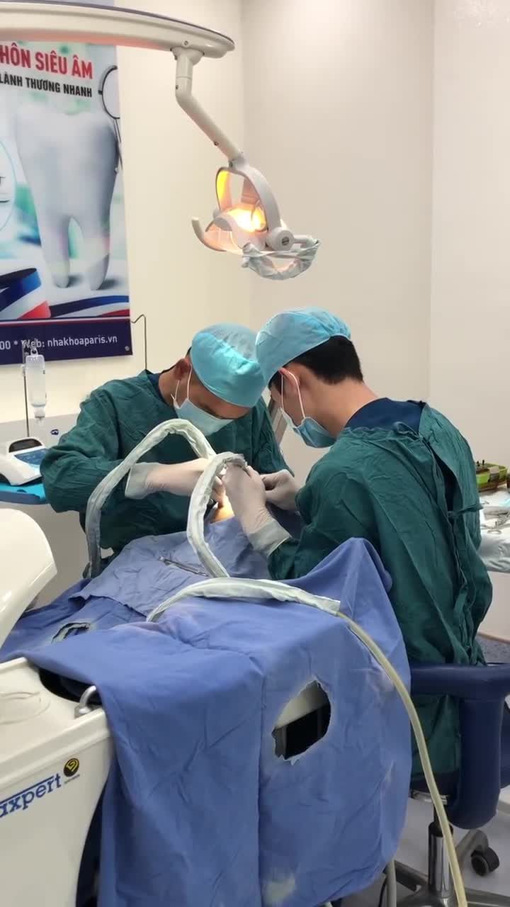 CẬN CẢNH QUY TRÌNH PHẪU THUẬT CẮM IMPLANT