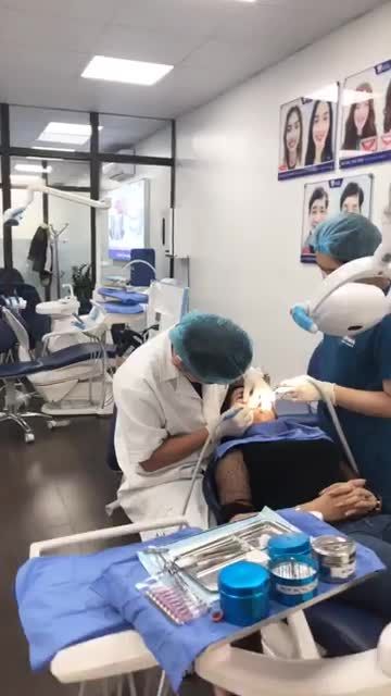 PHÁ CẦU RĂNG SỨ CŨ CHO KHÁCH HÀNG TẠI NHA KHOA PARIS QUẢNG NINH