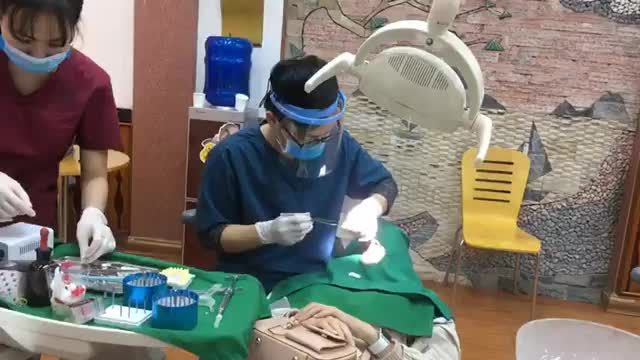 Lắp 5 răng toàn sứ thay thế răng sứ kim loại cũ cho bạn khách hàng tại Nha Khoa Thuỳ Anh