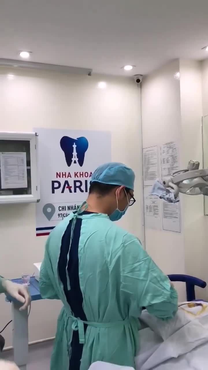 PHẪU THUẬT CẤY GHÉP IMPLANT TRỰC TIẾP TẠI PARIS CỘNG HÒA
