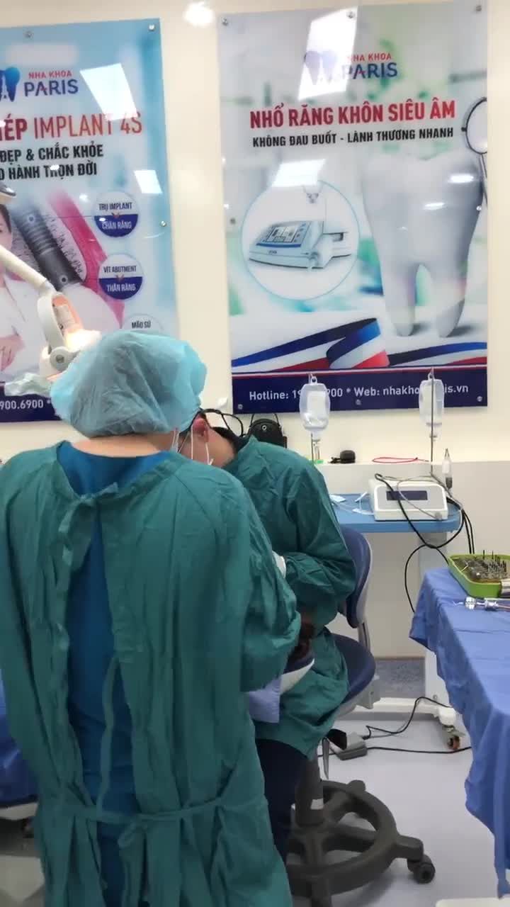CẬN CẢNH QUÁ TRÌNH PHẪU THUẬT CẮM IMPLANT TẠI HCM