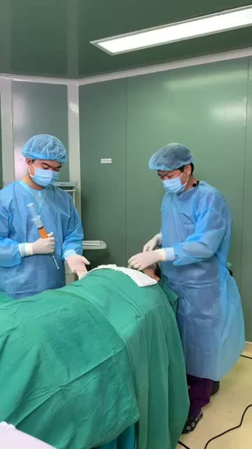 Bác sĩ Tú Dung ra tay cứu MẶT LÕM KHẮC KHỔ, GÒ MÁ CAO SÁT CHỒNG