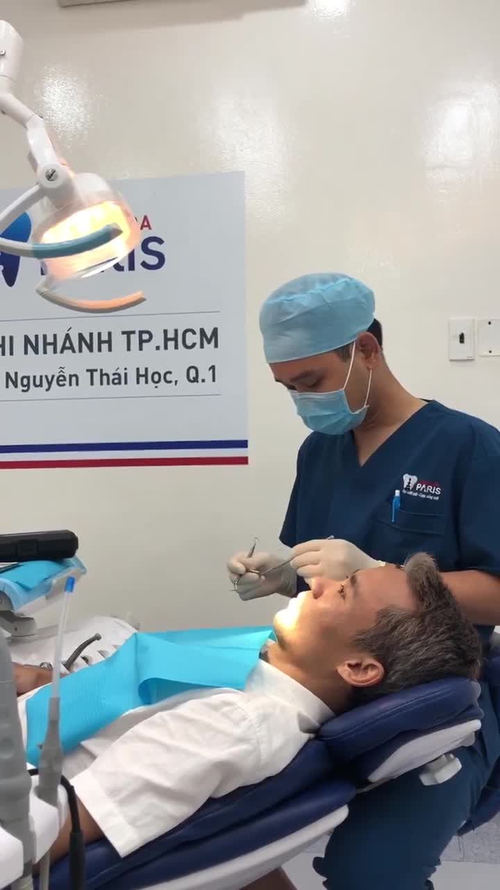 CẬN CẢNH QUÁ TRÌNH TƯ VẤN, THĂM KHÁM CHO KH BỌC RĂNG SỨ