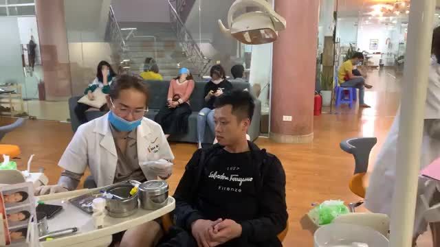 Lắp máng Invisalign cho BN răng khấp khểnh