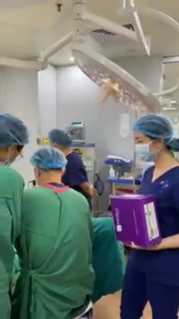 Nâng ngực túi độn