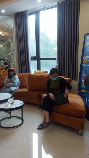 BÁC SĨ HOÀN THÀNH GẮN MẮC CÀI VÀ HƯỚNG DẪN BỆNH NHÂN CÁCH VỆ SINH RĂNG MIỆNG
