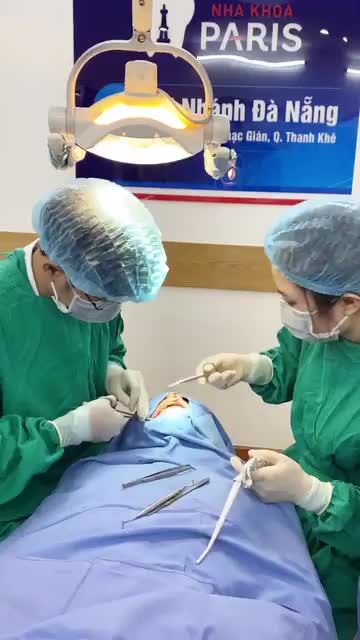 BÁC SĨ PHAN TIẾN HOÀI THỰC HIỆN CẤY GHÉP IMPLANT