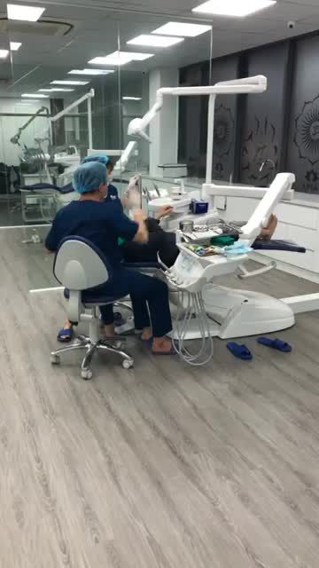 BÁC SĨ VŨ ĐÌNH CÔNG MÀI RĂNG - CHUẨN BỊ BỌC SỨ CHO KHÁCH HÀNG TẠI HÀ NỘI