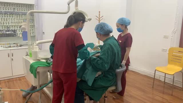 Ca trồng chân răng nhân tạo thứ 4 trong buổi sáng chủ nhật. Phục hình răng 36 cho anh khách hàng.