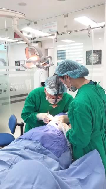 CẮM 2 TRỤ IMPLANT THỤY SỸ CHO KHÁCH HÀNG TẠI NHA KHOA PARIS 39 QUANG TRUNG