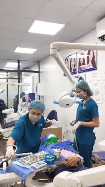 Cận cảnh mài 20 răng cho khách hàng dán sứ veneer