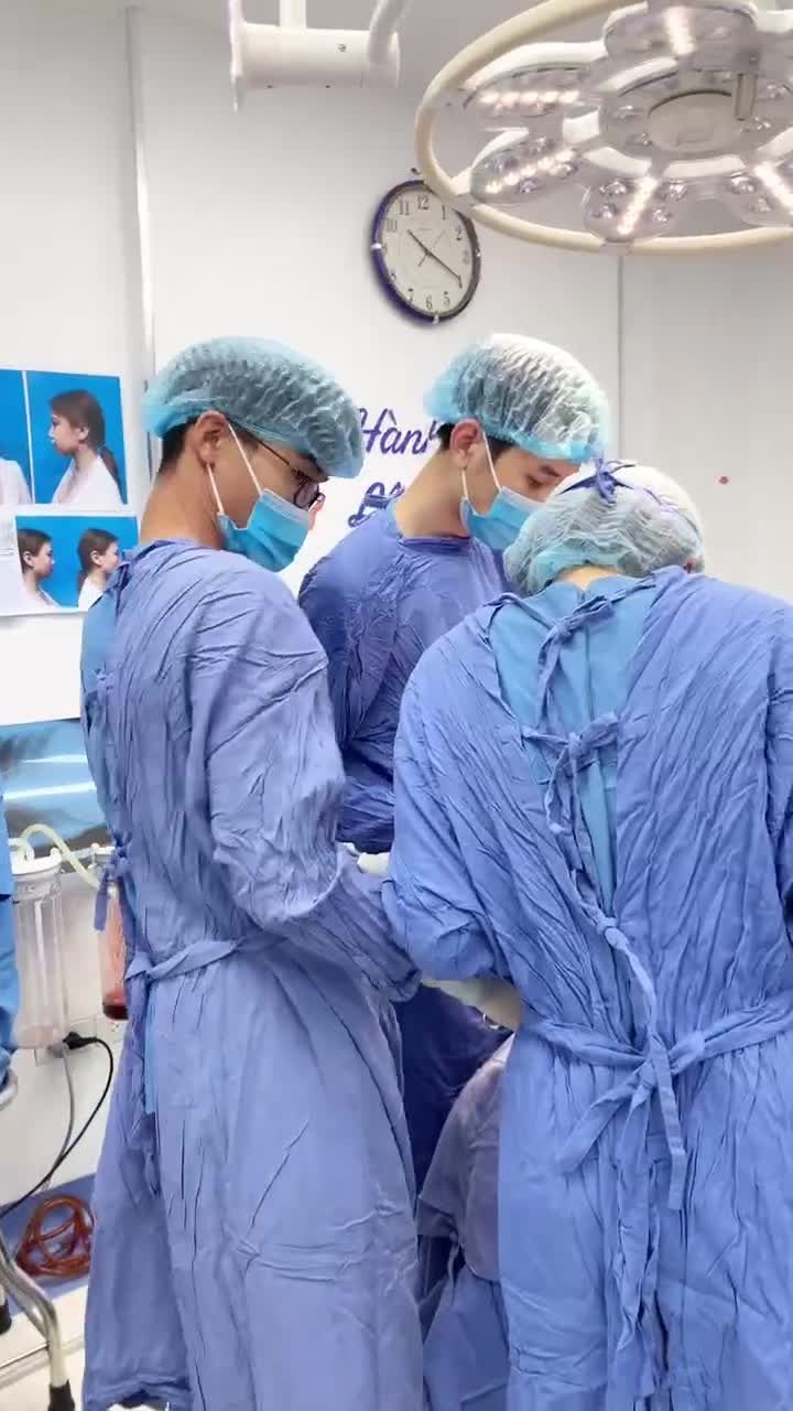Cận cảnh phẫu thuật chỉnh hình hàm hô - chữa cười hở lợi
