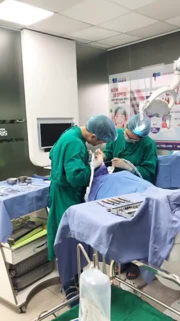 CẤY 1 TRỤ IMPLANT SIC THỤY SỸ CHO BS HUY THỰC HIỆN
