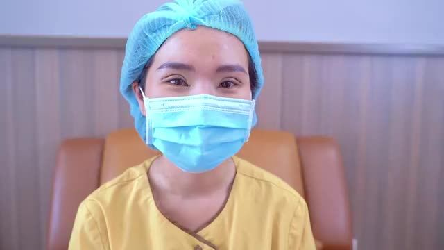 Chỉ bằng thời gian uống 1 ly trà sữa thôi, thế nhưng cô gái của chúng ta đã thực sự biến hình chỉ sau 45 phút nhờ Cắt mí kết hợp mở góc mắt tại Dr.Hải Lê.