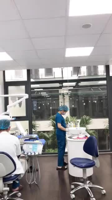 Chi Nhánh Paris Quảng Ninh gắn mắc cài kim loại thường do bác sĩ Tạ Quang Lưu thực hiện sau 1 thời gian nghỉ phòng chống dịch
